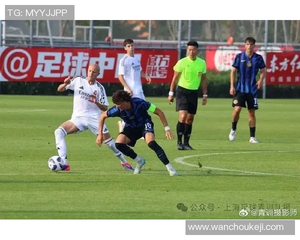 足球之星奏响的旋律:球场英雄们用歌声传递激情与荣耀 足球之星奏响的旋律:球场英雄们用歌声传递激情与荣耀