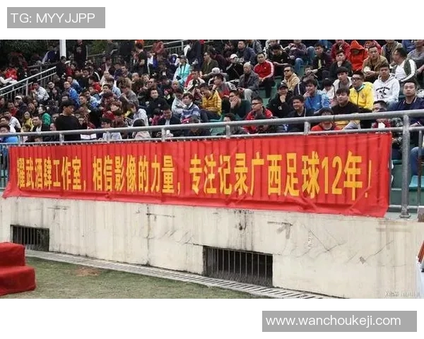 足球巨星慷慨送福利助力慈善事业无私奉献感动球迷