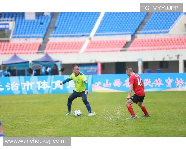 足球开局送球星开启全新赛季精彩挑战 球迷热情高涨期待精彩对决